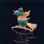 Green stone bird brooch - Image 4
